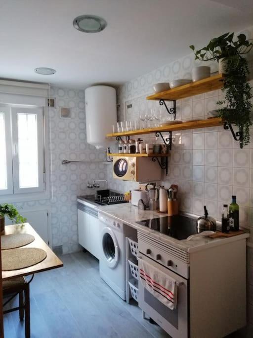 Ferienwohnung Piso Completo Cerca De Estacion Bus, Tren Y Ferrys Santander Exterior foto