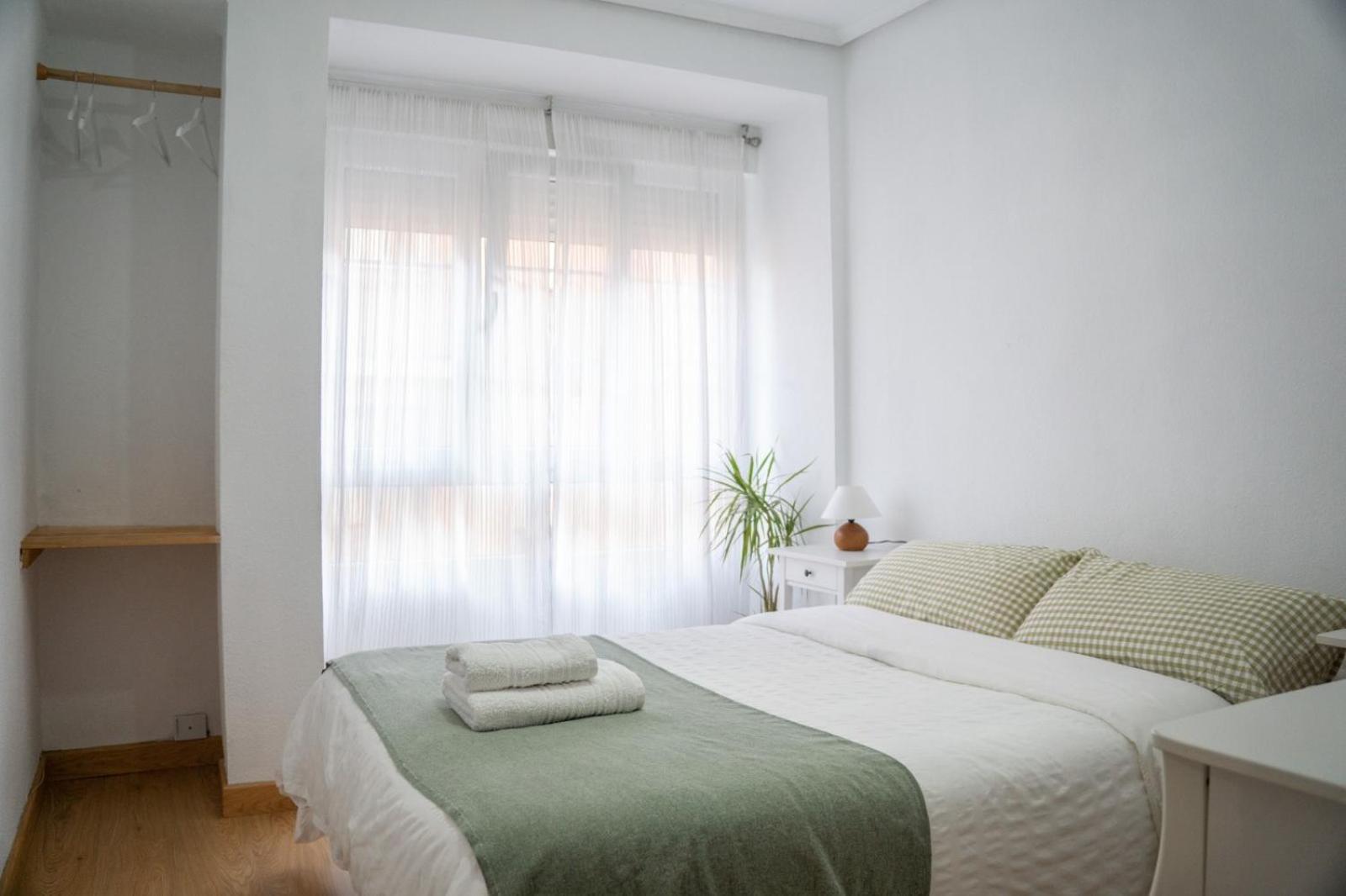 Ferienwohnung Piso Completo Cerca De Estacion Bus, Tren Y Ferrys Santander Exterior foto